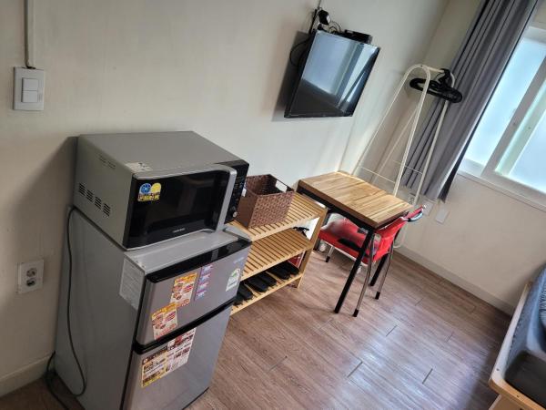 Able Guesthouse Hongdae : photo 10 de la chambre chambre quadruple avec salle de bains privative