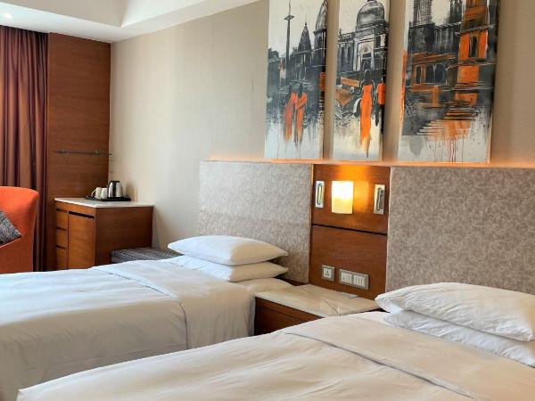 Hyatt Centric Janakpuri New Delhi : photo 3 de la chambre chambre lits jumeaux - vue sur piscine