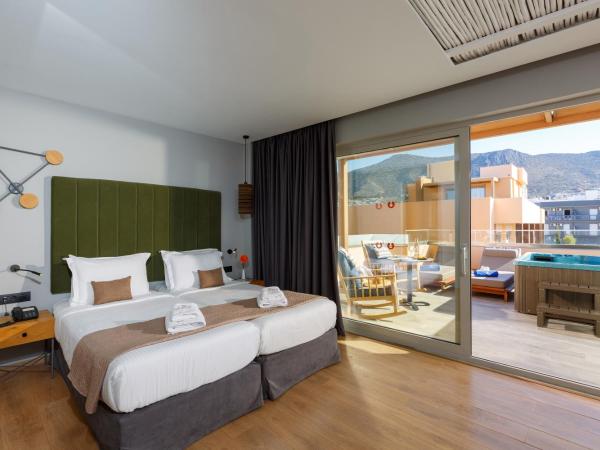 Palmera Beach Hotel & Spa - Adults Only : photo 2 de la chambre chambre deluxe avec jacuzzi extérieur - vue sur ville