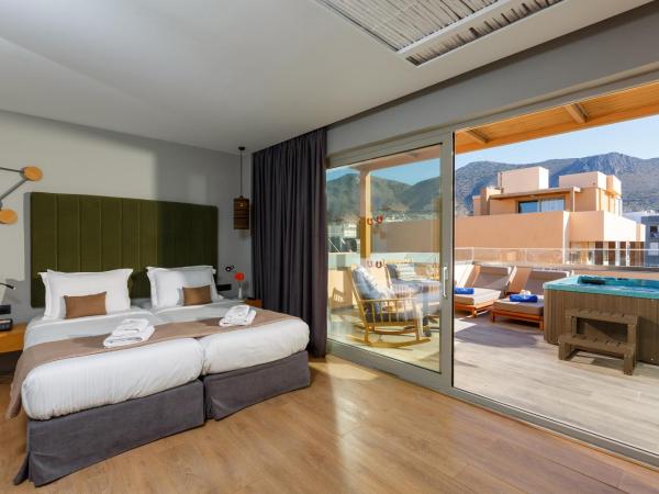 Palmera Beach Hotel & Spa - Adults Only : photo 4 de la chambre chambre deluxe avec jacuzzi extérieur - vue sur ville