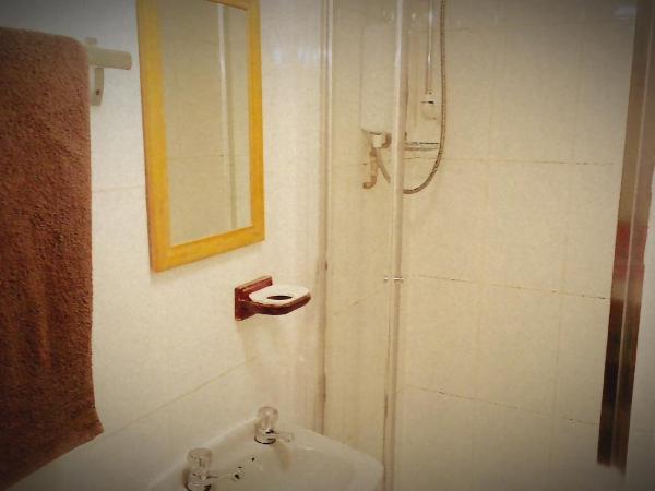 Park House B&B : photo 8 de la chambre chambre double avec lit d'appoint