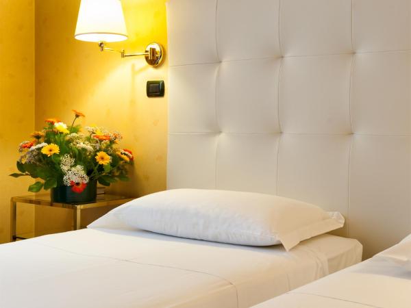 Hotel Lombardia : photo 1 de la chambre chambre lits jumeaux