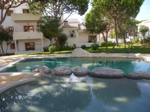 Jardins da Falesia : photo 3 de la chambre appartement 1 chambre avec accès à la piscine