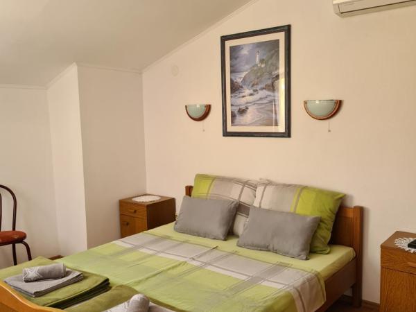 Pansion Ribica : photo 1 de la chambre chambre double - vue sur jardin