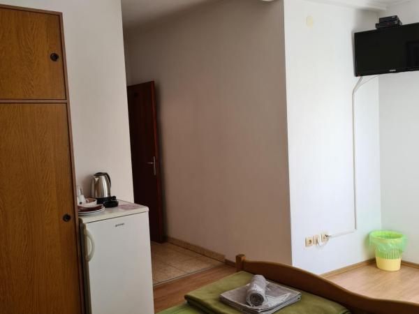 Pansion Ribica : photo 3 de la chambre chambre double - vue sur jardin