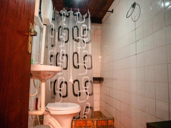 Numa Boa HOSTEL Búzios : photo 5 de la chambre chambre double avec salle de bains privative