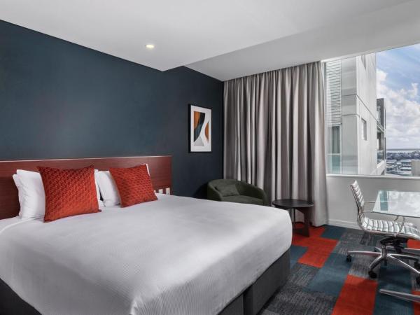 Rydges Auckland : photo 2 de la chambre chambre lit king-size premium avec vue sur le port