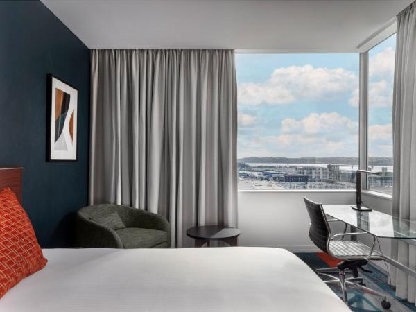 Rydges Auckland : photo 3 de la chambre chambre lit king-size premium avec vue sur le port
