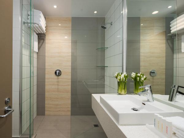 Rydges Auckland : photo 6 de la chambre chambre lit king-size supérieure