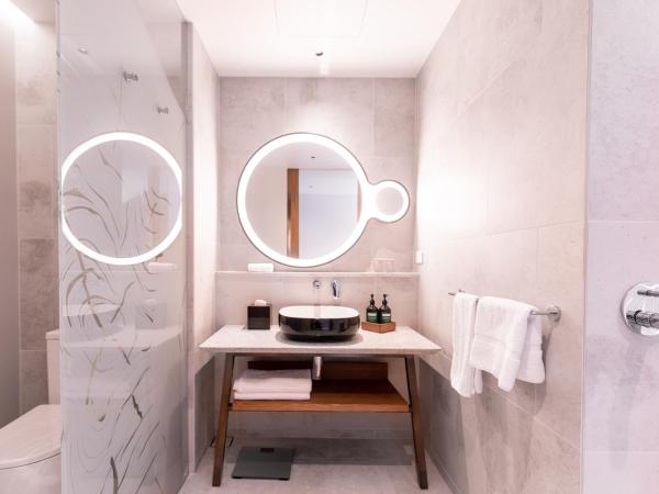 Crowne Plaza Hobart, an IHG Hotel : photo 2 de la chambre chambre lit king-size standard avec accès au salon