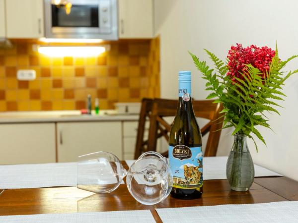 Servita Udvarház Eger : photo 1 de la chambre appartement avec douche