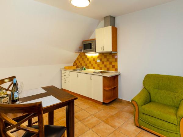 Servita Udvarház Eger : photo 2 de la chambre appartement deluxe