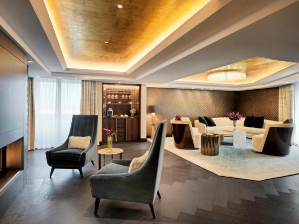 FIVE Zurich - Luxury City Resort : photo 2 de la chambre suite Épique avec balcon
