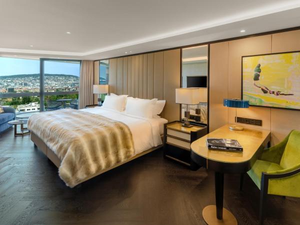FIVE Zurich - Luxury City Resort : photo 2 de la chambre chambre generous avec balcon