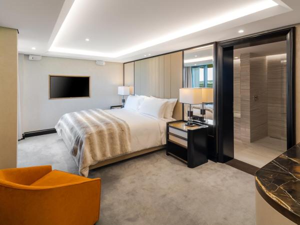 FIVE Zurich - Luxury City Resort : photo 3 de la chambre suite five avec balcon