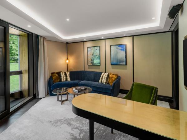FIVE Zurich - Luxury City Resort : photo 4 de la chambre suite five avec balcon