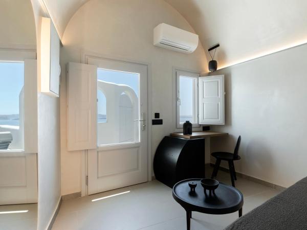 Hom Santorini : photo 4 de la chambre suite junior avec jacuzzi extérieur - vue sur mer