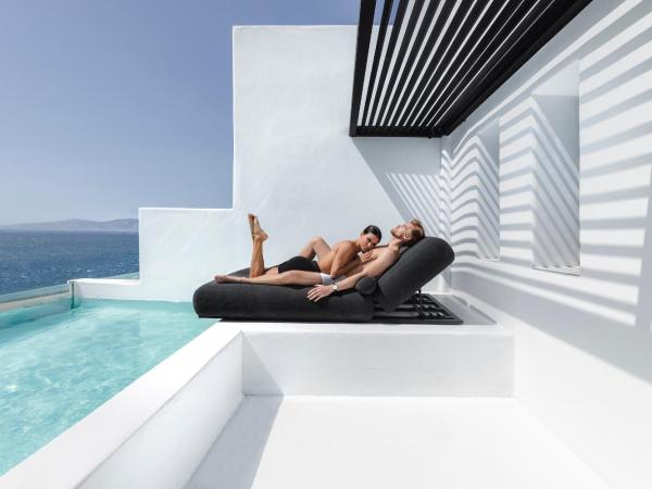 Tagoo Black Mykonos : photo 5 de la chambre chambre double de luxe avec piscine privée - vue sur mer