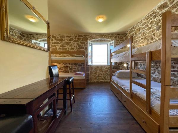 Tequila Bar Hostel : photo 9 de la chambre lit dans dortoir de 8 lits 