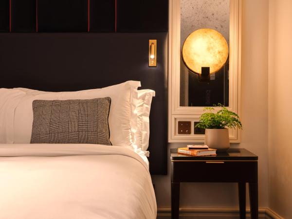 The Mayfair Townhouse - an Iconic Luxury Hotel : photo 2 de la chambre suite junior