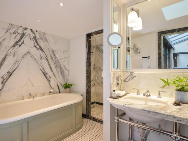 The Mayfair Townhouse - an Iconic Luxury Hotel : photo 4 de la chambre suite jardin