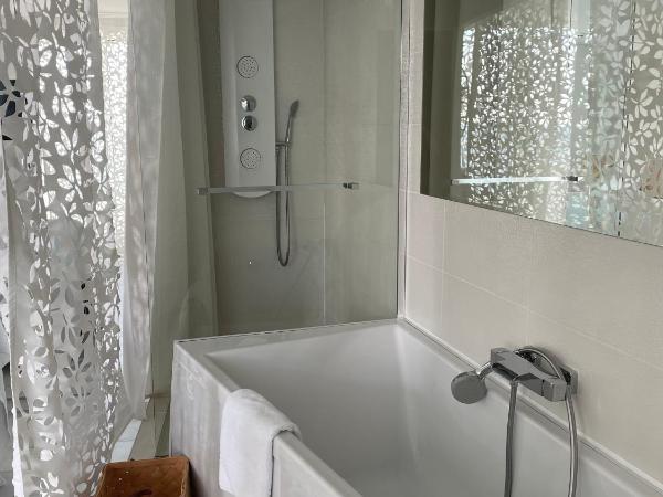 Hotel de La Plage - Mahogany : photo 5 de la chambre suite double avec balcon et vue sur la mer