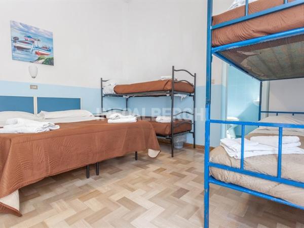 Hotel Villa Enea : photo 2 de la chambre chambre familiale avec salle de bains privative