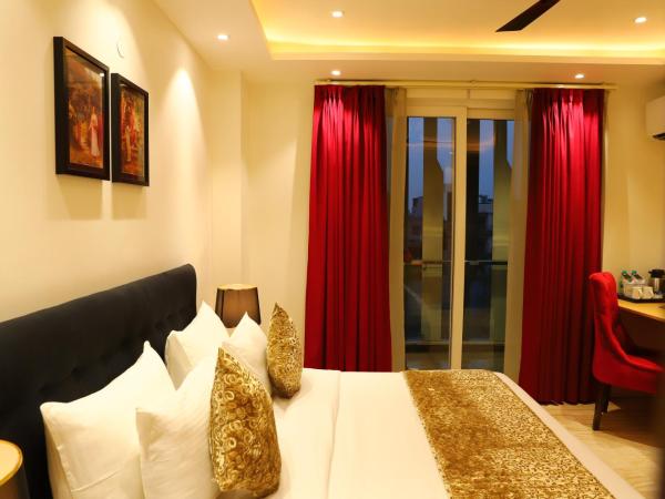 Hotel Malbork Inn Rajouri Garden Delhi - Couple Friendly Local IDs Accepted : photo 4 de la chambre chambre lit king-size deluxe