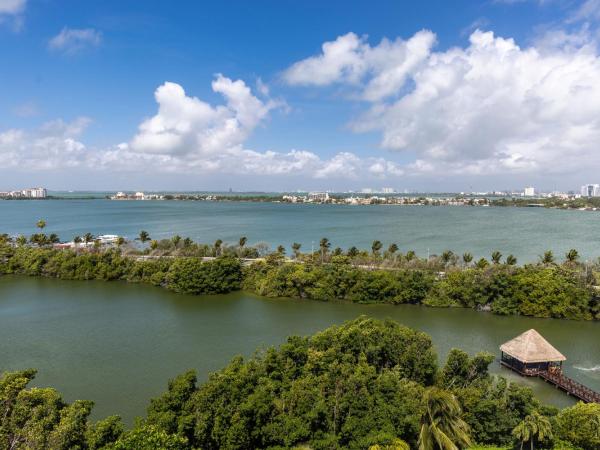 Le Blanc Spa Resort Cancun Adults Only All-Inclusive : photo 9 de la chambre chambre royale de luxe - vue sur lagon