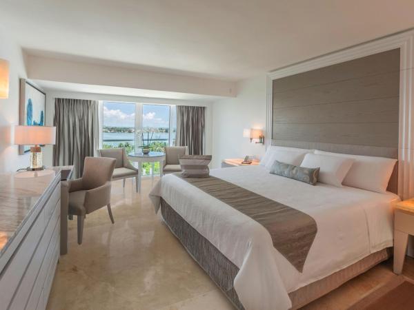 Le Blanc Spa Resort Cancun Adults Only All-Inclusive : photo 1 de la chambre chambre royale de luxe - vue sur lagon