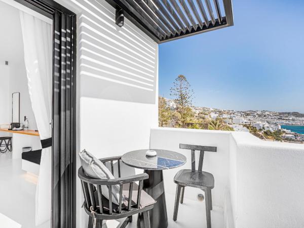Tagoo Black Mykonos : photo 7 de la chambre suite lune de miel avec piscine privée