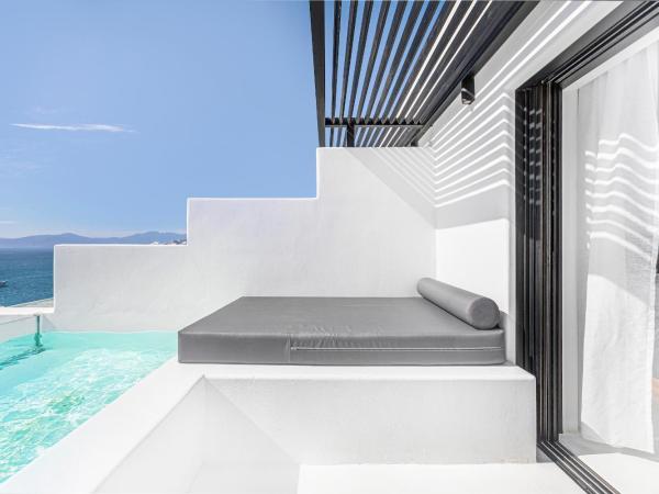 Tagoo Black Mykonos : photo 8 de la chambre suite lune de miel avec piscine privée