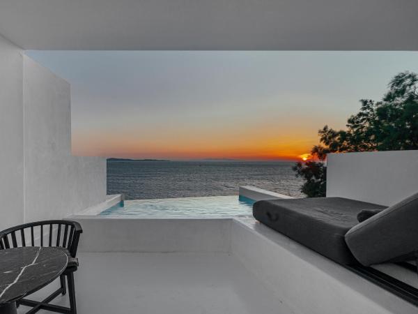 Tagoo Black Mykonos : photo 1 de la chambre chambre double de luxe avec piscine privée - vue sur mer