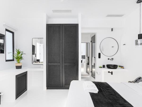 Tagoo Black Mykonos : photo 10 de la chambre suite premium avec 2 chambres et piscine privée