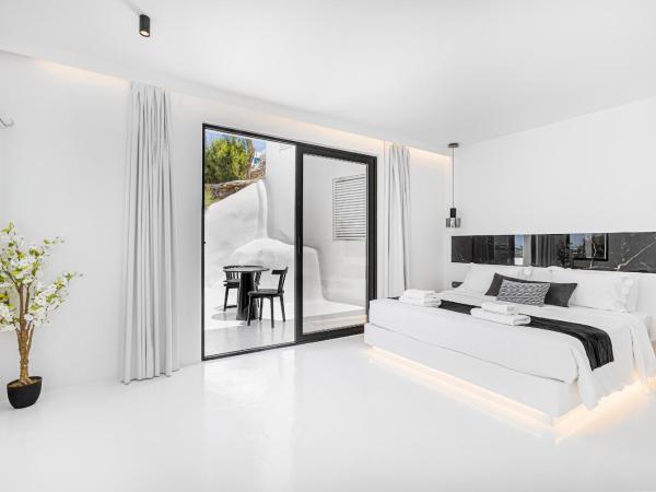 Tagoo Black Mykonos : photo 10 de la chambre suite junior avec piscine privée