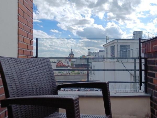 EA Hotel Rokoko : photo 5 de la chambre chambre double ou lits jumeaux avec terrasse