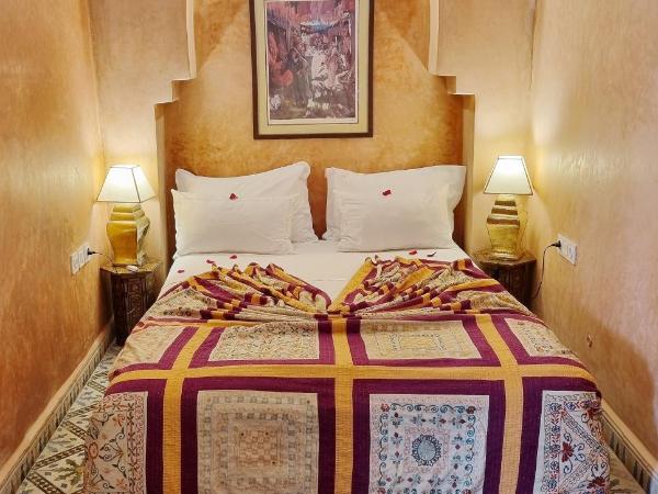 Riad Adriana : photo 6 de la chambre chambre double -bordeaux-