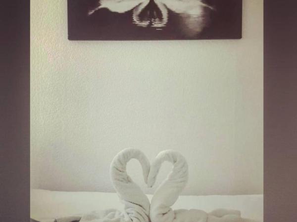 Relax Inn Guest House : photo 1 de la chambre chambre simple avec salle de bains extérieure privative