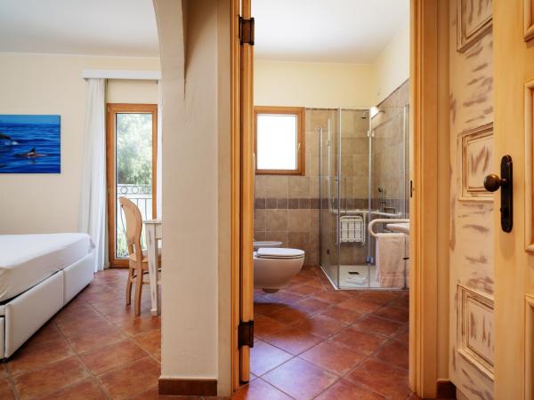 Hotel dP Olbia - Sardinia : photo 2 de la chambre chambre double - accessible aux personnes à mobilité réduite 