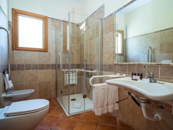 Hotel dP Olbia - Sardinia : photo 5 de la chambre chambre double - accessible aux personnes à mobilité réduite 
