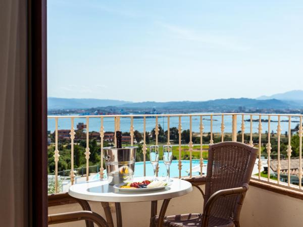 Hotel dP Olbia - Sardinia : photo 1 de la chambre chambre double supérieure avec balcon - vue sur piscine