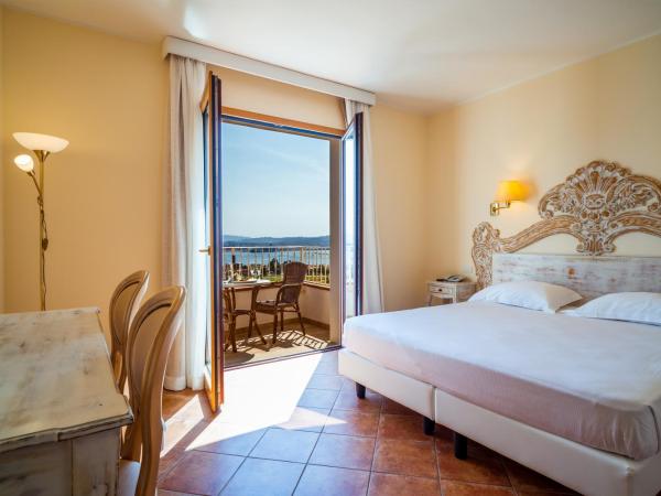 Hotel dP Olbia - Sardinia : photo 3 de la chambre chambre double supérieure avec balcon - vue sur piscine