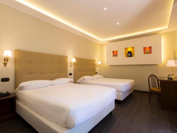 Hotel Central Wellness : photo 1 de la chambre chambre quadruple