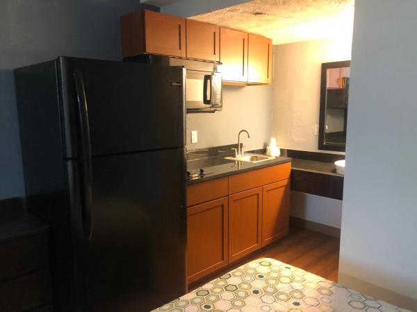 Days Inn by Wyndham Indianapolis South : photo 1 de la chambre studio king room disability access non-smoking