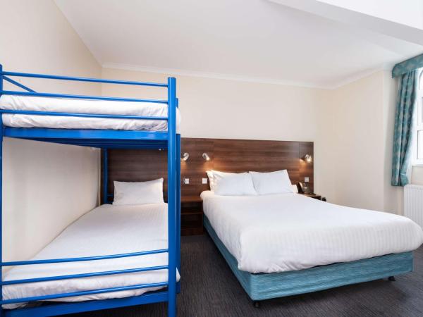 Best Western Carlton Hotel : photo 1 de la chambre standard family room with one double bed and twin beds