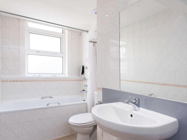 Best Western Carlton Hotel : photo 3 de la chambre standard family room with one double bed and twin beds