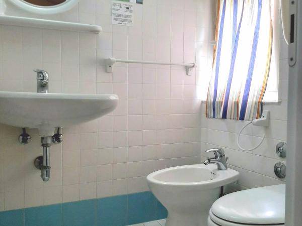 Hotel Amalfi : photo 5 de la chambre grande chambre double