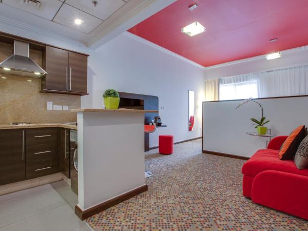 MENA ApartHotel Albarsha At The Mall : photo 5 de la chambre studio - non-fumeurs - lit king-size - 20 % de réduction sur nourriture et boissons et service de blanchisserie