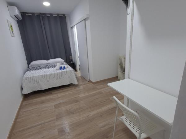 Hostal Vara Madrid : photo 2 de la chambre chambre double avec salle de bains privative