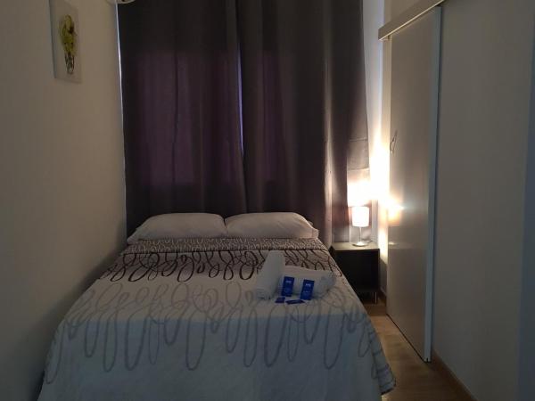 Hostal Vara Madrid : photo 6 de la chambre chambre double avec salle de bains privative